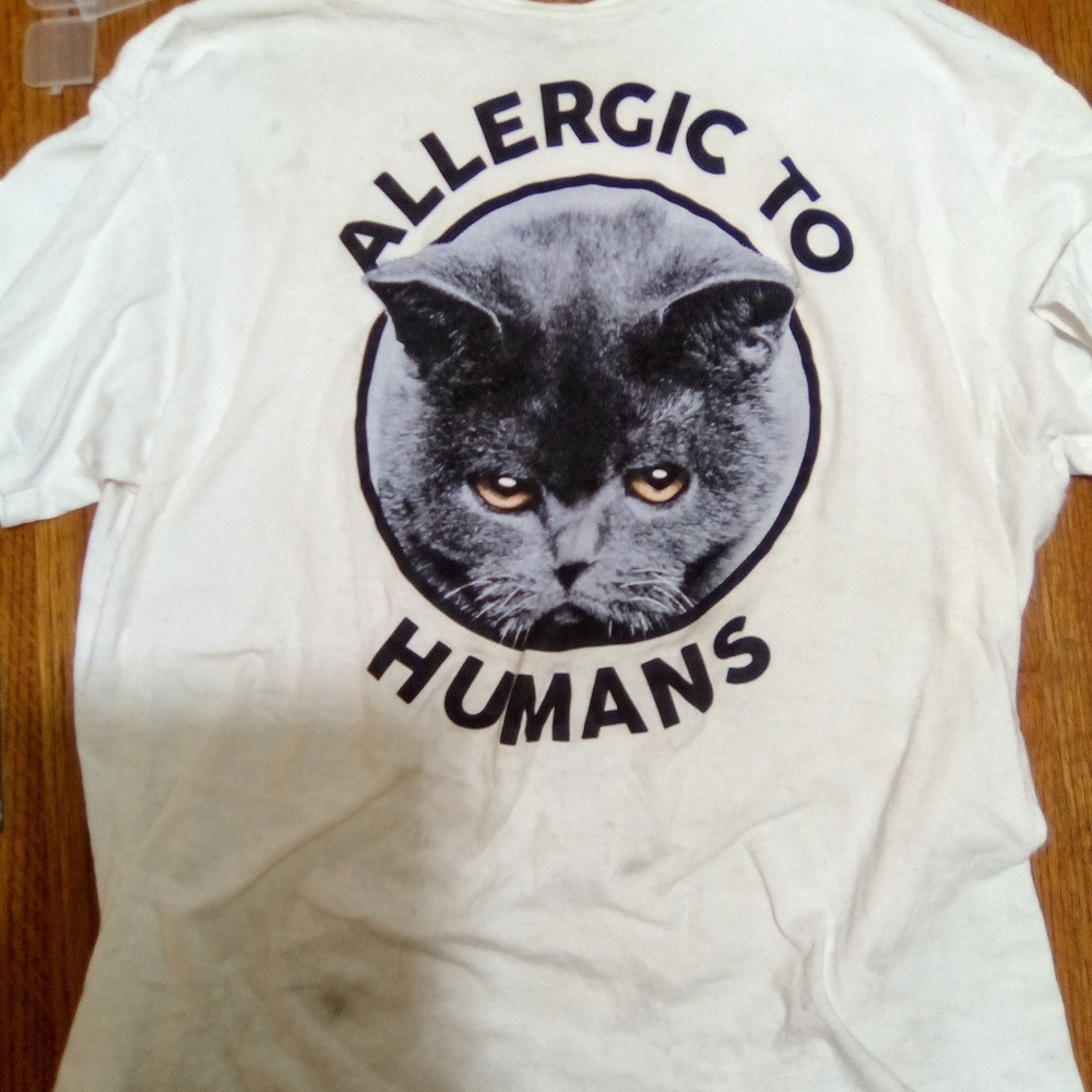 Allergic to humans cat graphic T-shirt